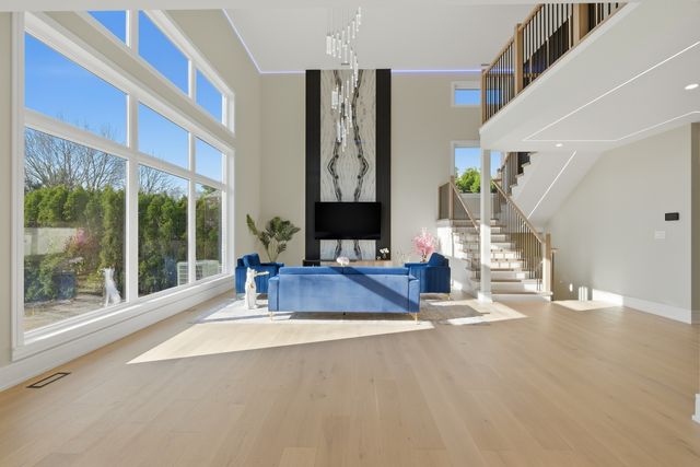 2108 N Chestnut N Chestnut Avenue, Arlington Heights, IL 60004