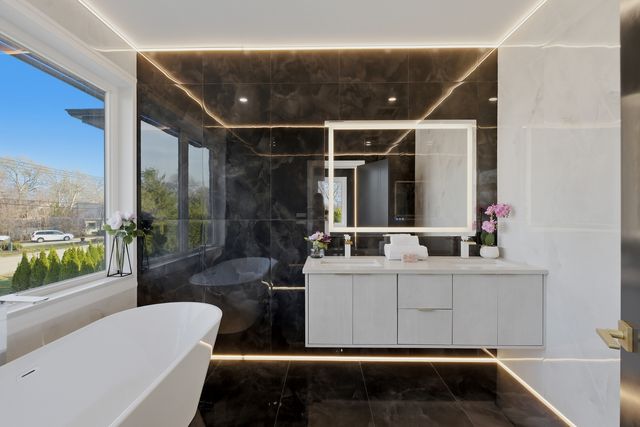 2108 N Chestnut N Chestnut Avenue, Arlington Heights, IL 60004