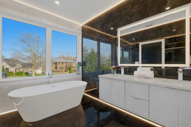 2108 N Chestnut N Chestnut Avenue, Arlington Heights, IL 60004