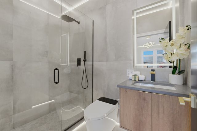 2108 N Chestnut N Chestnut Avenue, Arlington Heights, IL 60004