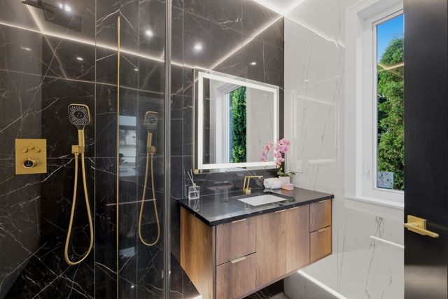 2108 N Chestnut N Chestnut Avenue, Arlington Heights, IL 60004