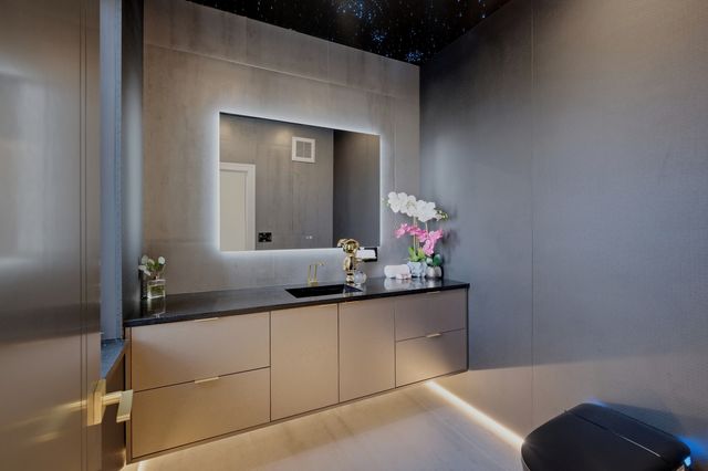 2108 N Chestnut N Chestnut Avenue, Arlington Heights, IL 60004