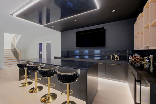 2108 N Chestnut N Chestnut Avenue, Arlington Heights, IL 60004