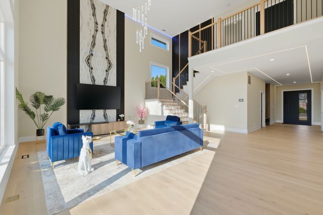 2108 N Chestnut N Chestnut Avenue, Arlington Heights, IL 60004