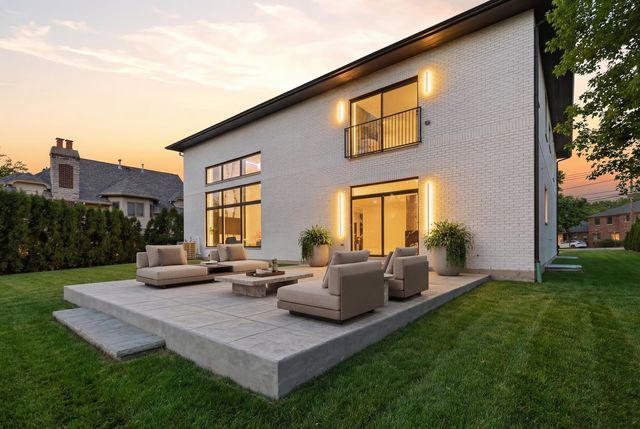 2108 N Chestnut N Chestnut Avenue, Arlington Heights, IL 60004