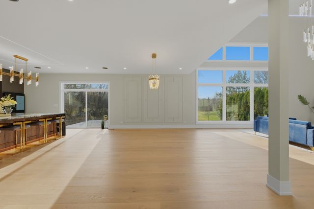 2108 N Chestnut N Chestnut Avenue, Arlington Heights, IL 60004