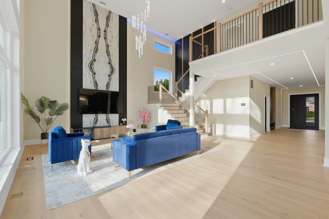 2108 N Chestnut N Chestnut Avenue, Arlington Heights, IL 60004