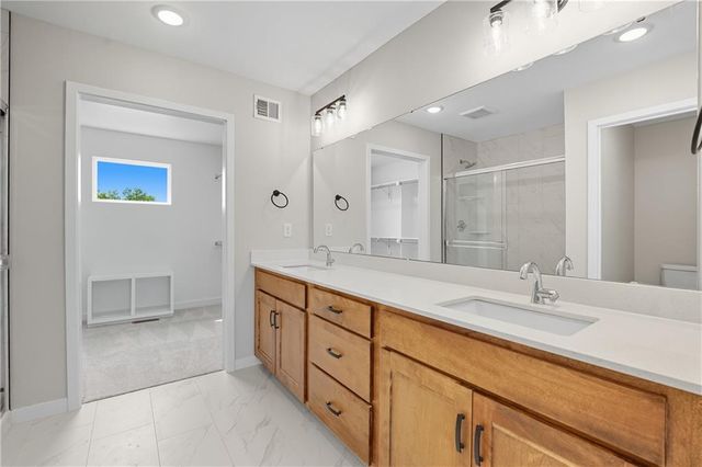 809 Glenn Circle, Raymore, MO 64083