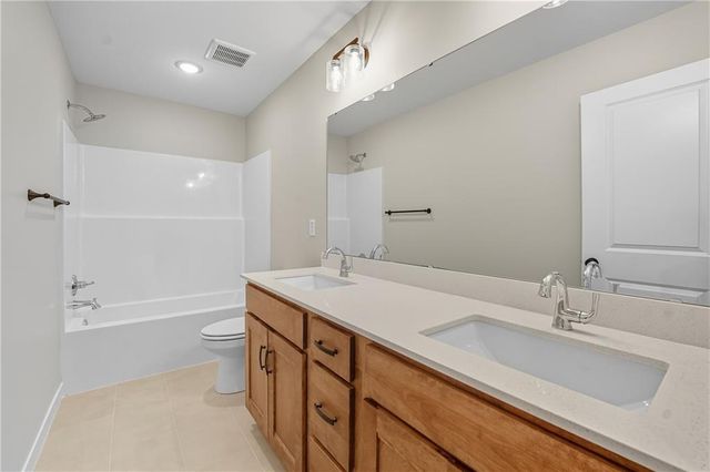 809 Glenn Circle, Raymore, MO 64083