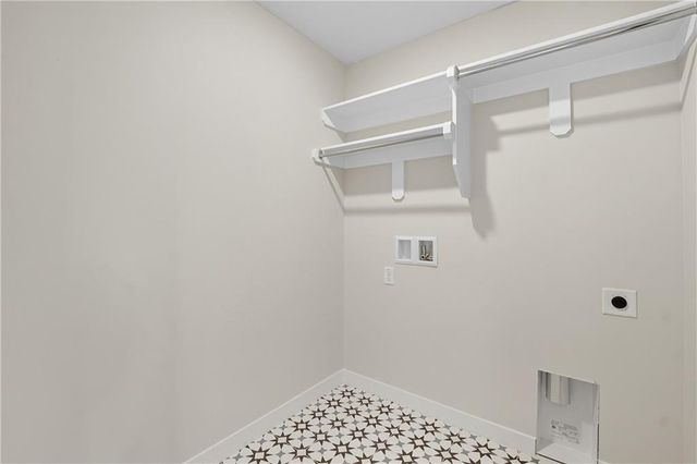 809 Glenn Circle, Raymore, MO 64083