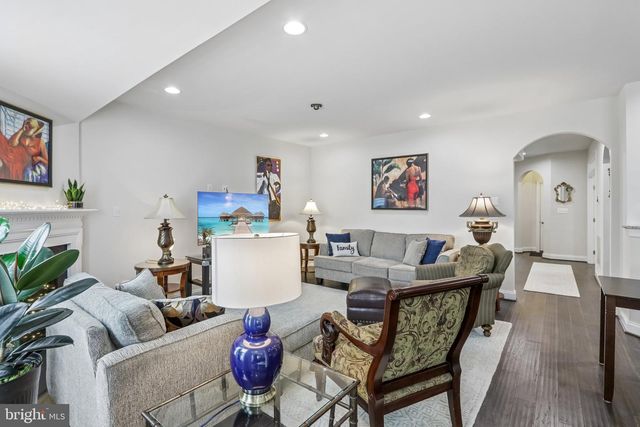 318 QUARRY POINT RD, Malvern, PA 19355