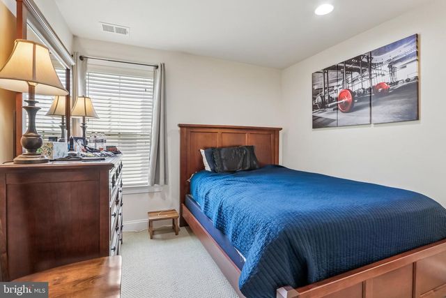 318 QUARRY POINT RD, Malvern, PA 19355