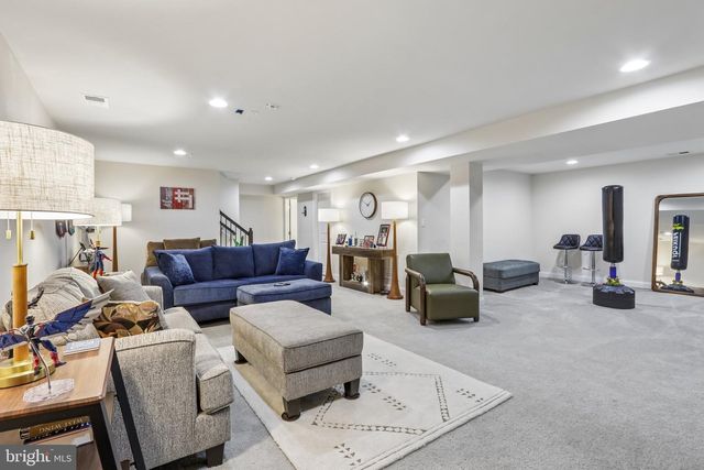 318 QUARRY POINT RD, Malvern, PA 19355