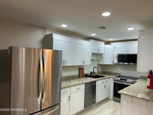 144B Farrington Court, Lakewood, NJ 08701