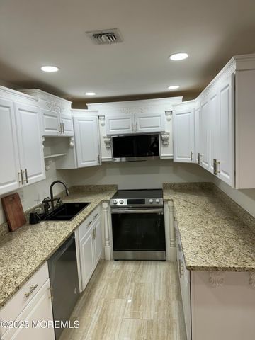 144B Farrington Court, Lakewood, NJ 08701