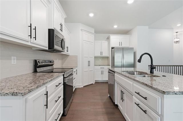 204 S MARIMACK Court, Kearney, MO 64040