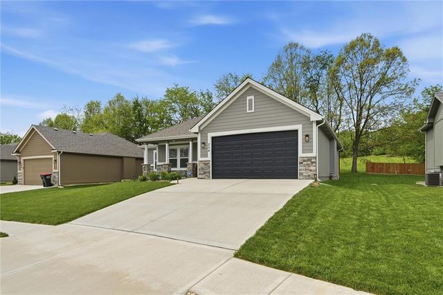 204 S MARIMACK Court, Kearney, MO 64040
