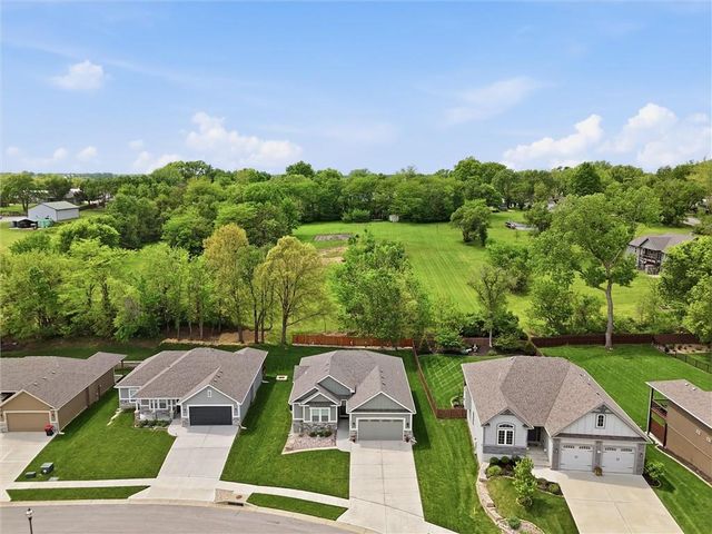 204 S MARIMACK Court, Kearney, MO 64040