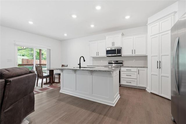 204 S MARIMACK Court, Kearney, MO 64040