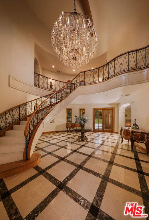 3829 Hayvenhurst Drive, Los Angeles, CA 91436 — photo 2