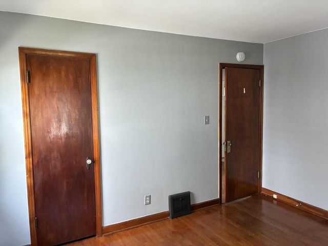 3906 S Kirkwood AVENUE, Saint Francis, WI 53235