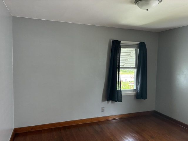3906 S Kirkwood AVENUE, Saint Francis, WI 53235