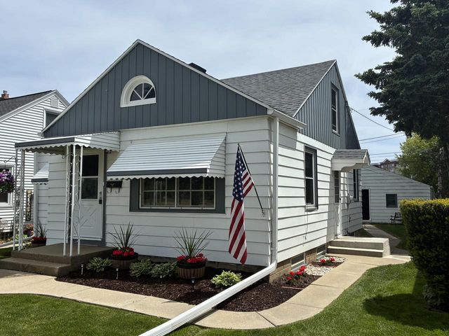 3906 S Kirkwood AVENUE, Saint Francis, WI 53235