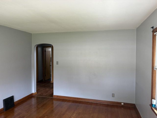 3906 S Kirkwood AVENUE, Saint Francis, WI 53235