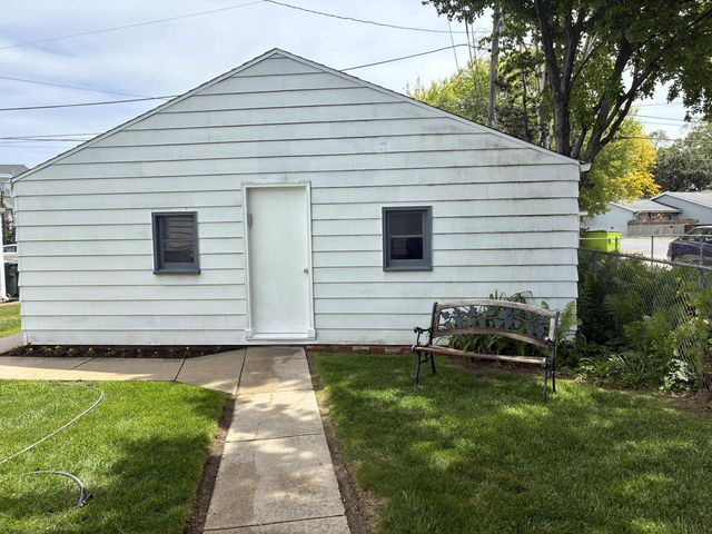 3906 S Kirkwood AVENUE, Saint Francis, WI 53235