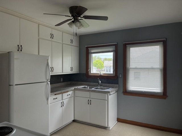 3906 S Kirkwood AVENUE, Saint Francis, WI 53235