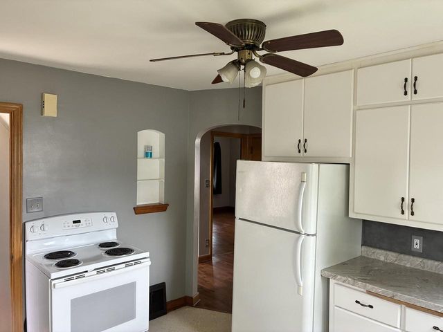 3906 S Kirkwood AVENUE, Saint Francis, WI 53235