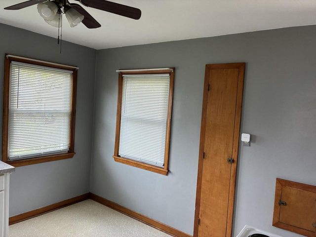 3906 S Kirkwood AVENUE, Saint Francis, WI 53235