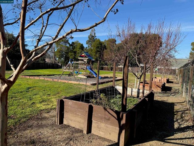 1579 Farm Bureau Rd, Concord, CA 94519