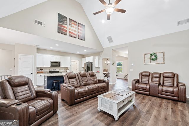 240 Oakwood Drive, Commerce, GA 30529