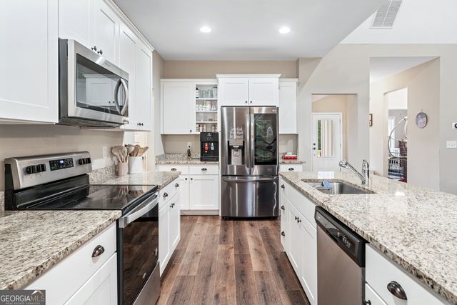 240 Oakwood Drive, Commerce, GA 30529