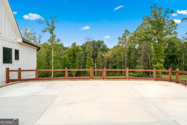 240 Oakwood Drive, Commerce, GA 30529