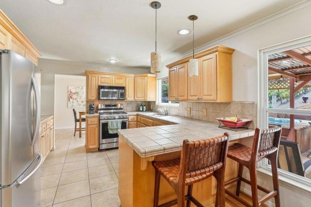 27412 Vista Del Toro Place, Salinas, CA 93908