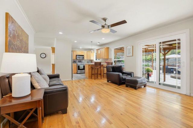 27412 Vista Del Toro Place, Salinas, CA 93908