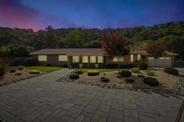 27412 Vista Del Toro Place, Salinas, CA 93908