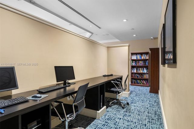 20000 E Country Club Dr 1002, Aventura, FL 33180