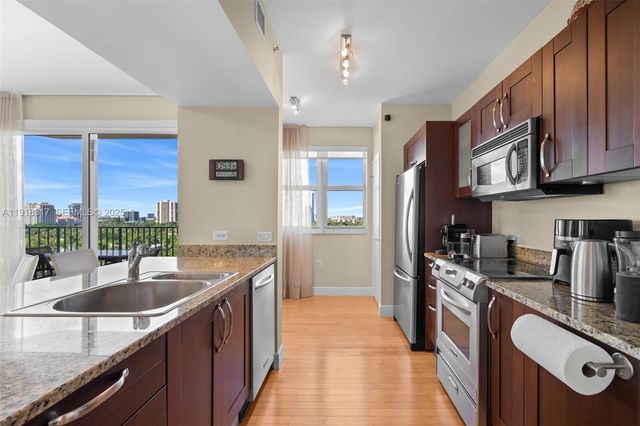 20000 E Country Club Dr 1002, Aventura, FL 33180