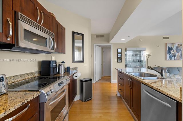 20000 E Country Club Dr 1002, Aventura, FL 33180