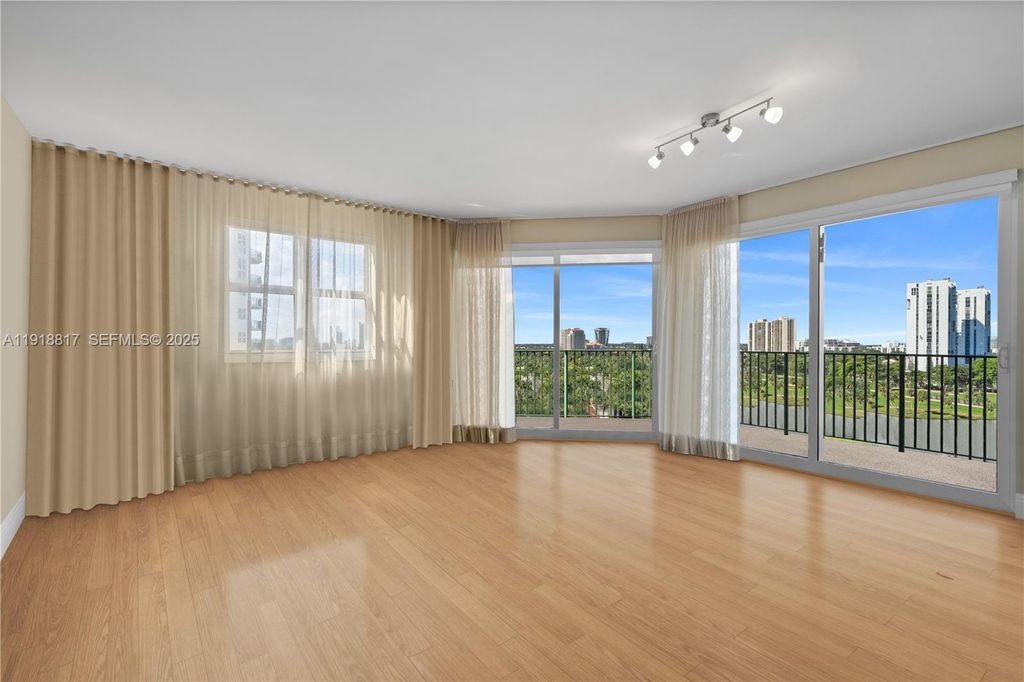 20000 E Country Club Dr 1002, Aventura, FL 33180