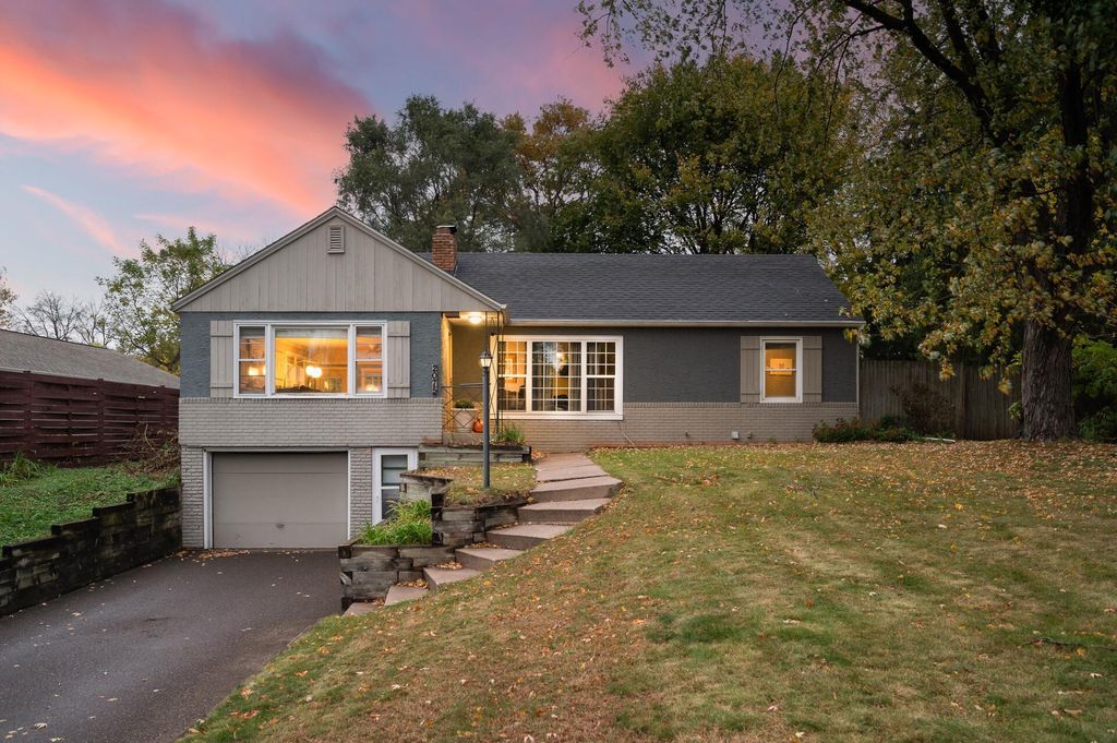 2075 Dorothy Avenue, White Bear Lake, MN 55110