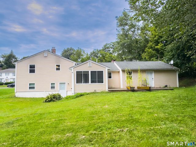 82 Sande Avenue, Waterbury, CT 06710