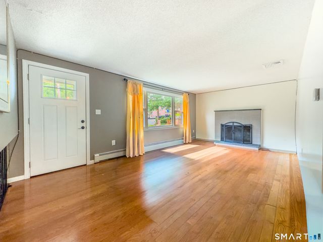 82 Sande Avenue, Waterbury, CT 06710