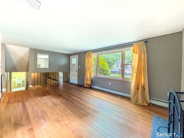 82 Sande Avenue, Waterbury, CT 06710
