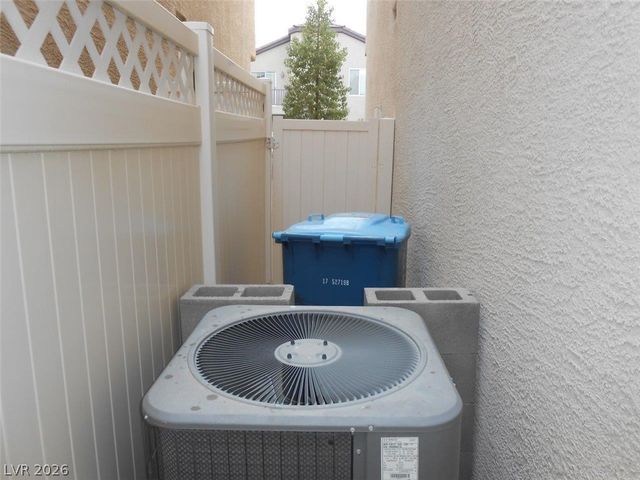 10420 September Flower Street, Las Vegas, NV 89183