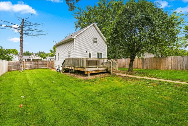 1044 17th Street NE, Cedar Rapids, IA 52402