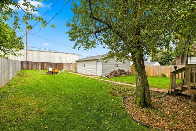 1044 17th Street NE, Cedar Rapids, IA 52402
